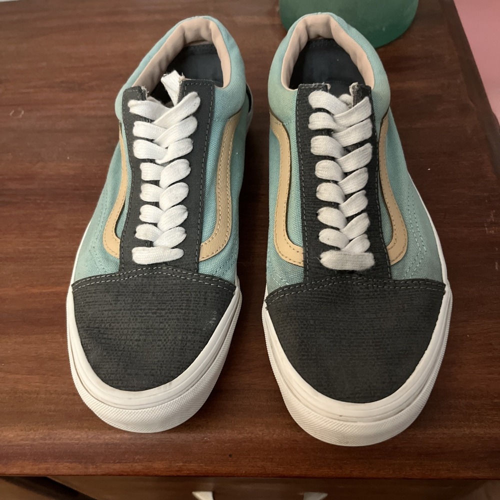 Vans old School sneakersRare Color way: Size 7.5 Men's, 9Women's Pre Loved